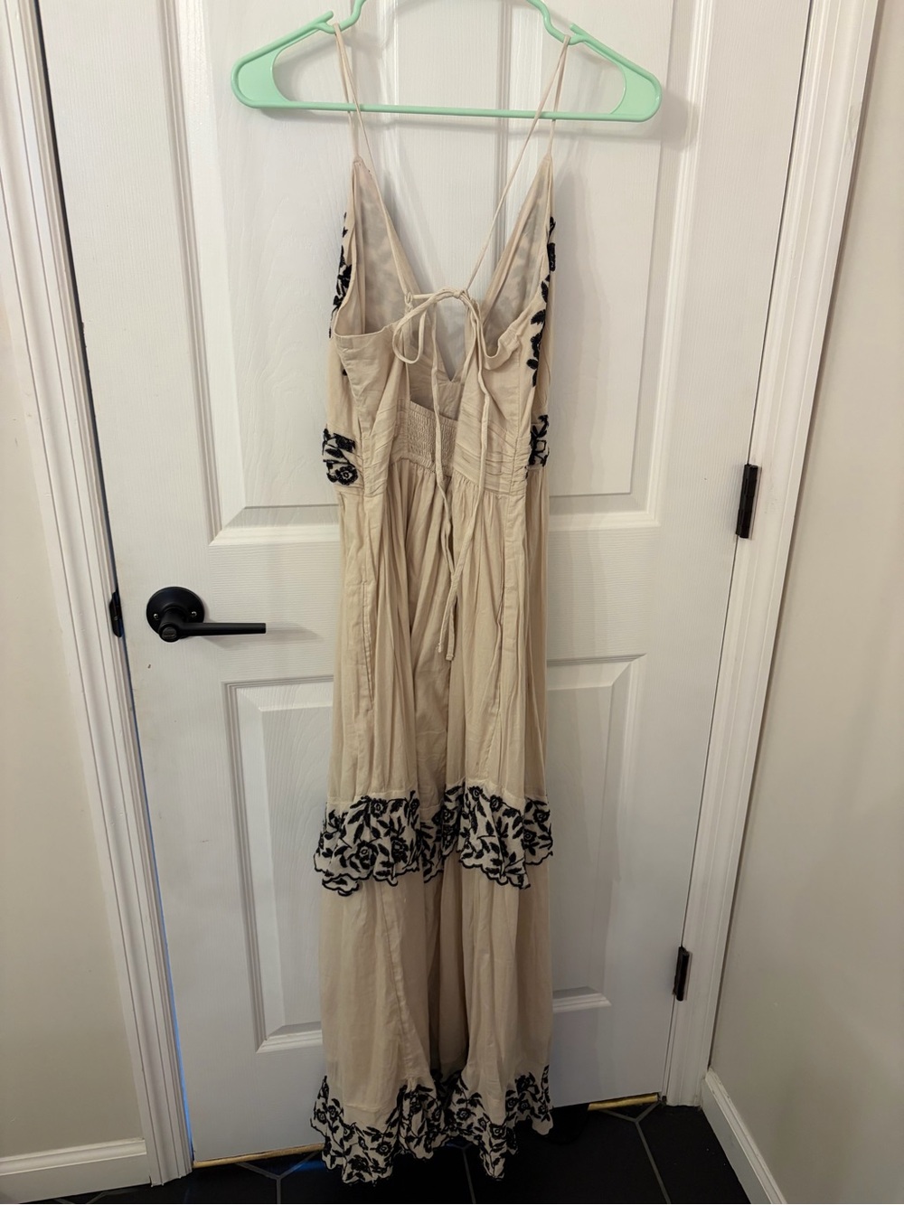 Abercrombie & Fitch Beige Maxi Dress with Black Floral Embroidery - Picture 3 of 6